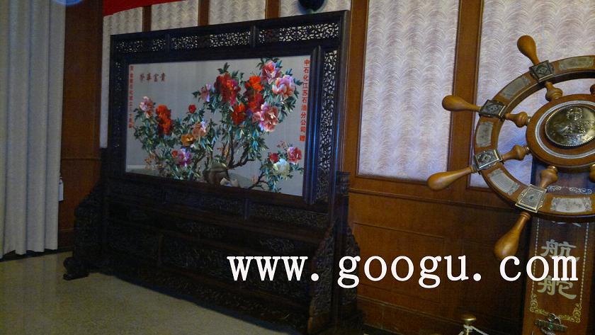 中石化會(huì)議刺繡擺件，中石油公司贈(zèng) 嬌古蘇繡禮品
